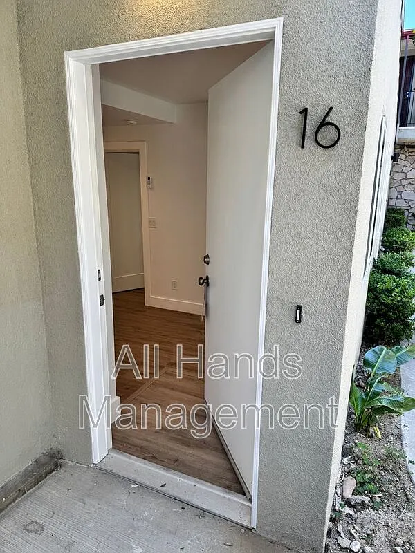 Building Photo - 231 Loma Ave #16