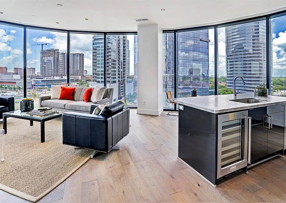 1st image of 1409 Post Oak Blvd Unit 904
