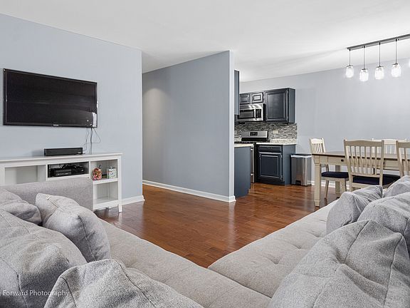 2nd image of 242 Sunset Ct #242