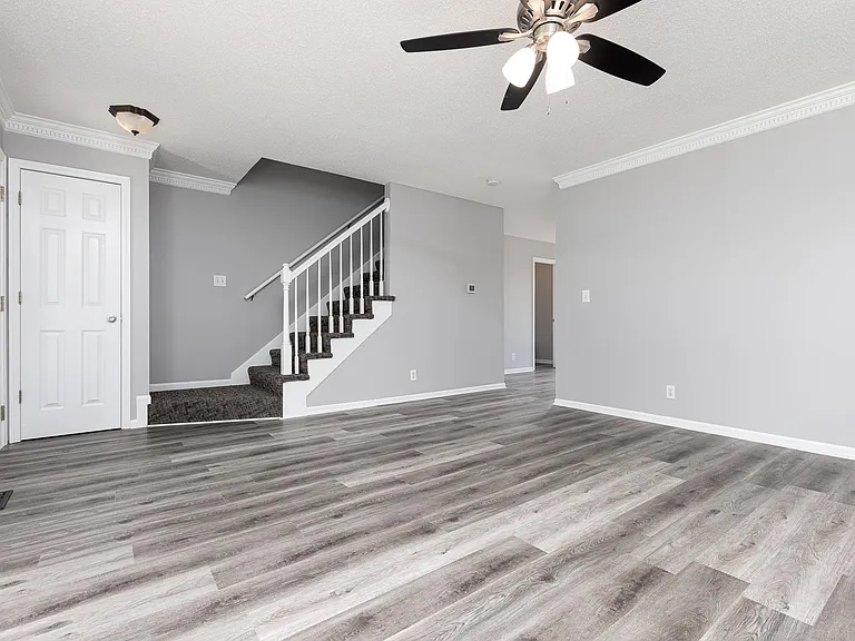 11246 N Madison Ave — Photo 5