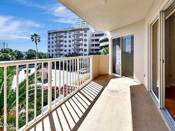 5th image of 3 Oceans West Blvd APT 3A3