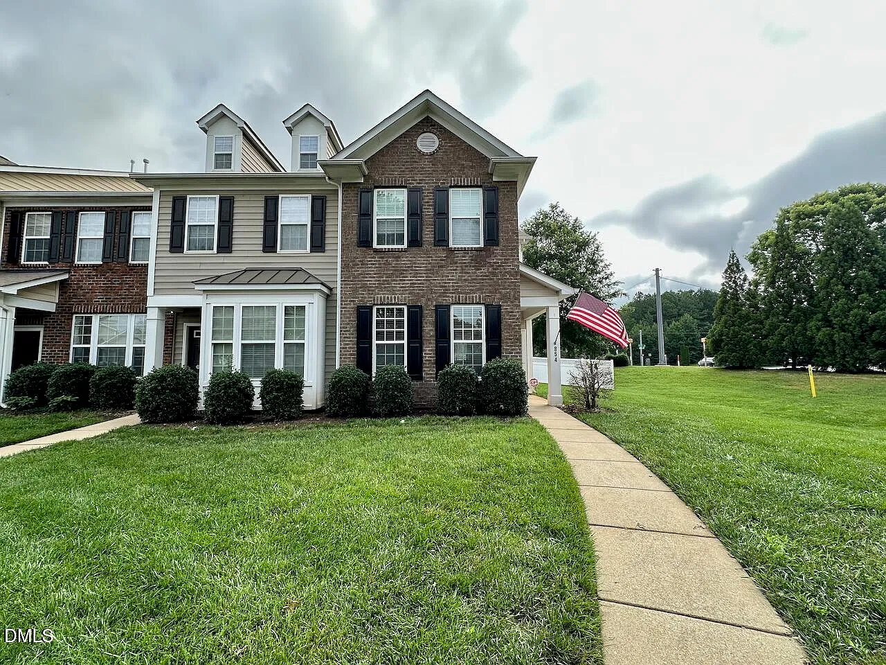 2 bed, 2.5 bath, 1311 sqft, $1,750 — Photo 1