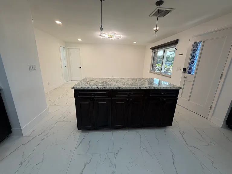 1125 Union St — Photo 11