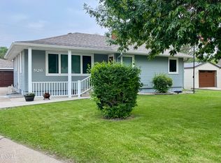 926 3rd Ave NW, Jamestown, ND 58401