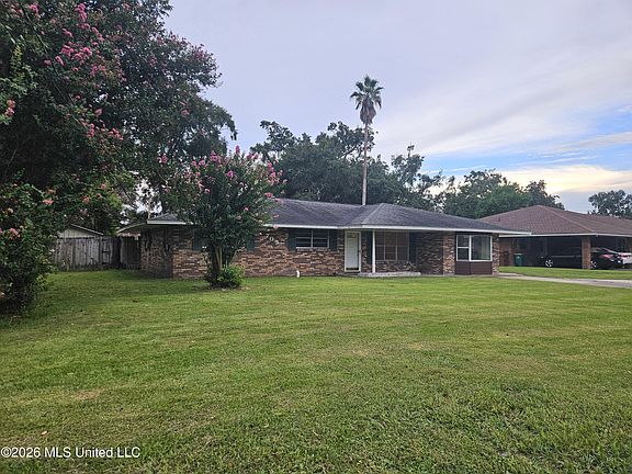 4th image of 705 Forest Ave