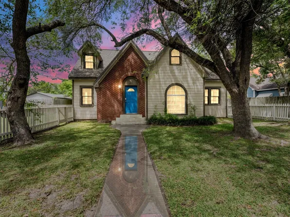 318 12th Ave N, Texas City, TX 77590