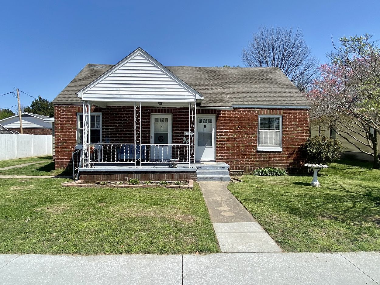 512 S Main St, Charleston, MO 63834 Zillow