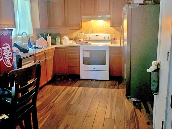 5th image of 470 Village Ln