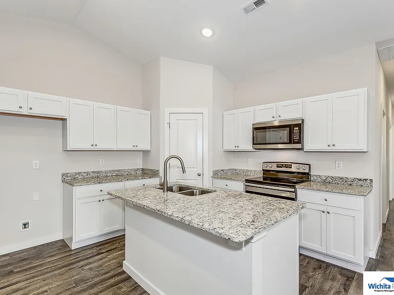 536 Martens Ct — Photo 3