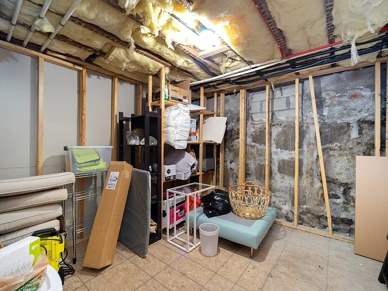 446 E 6th St #1 — Photo 16
