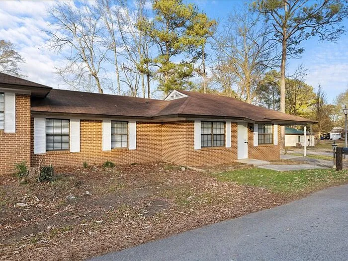 3 bed, 2.0 bath, 1266 sqft, $1,229 — Photo 3