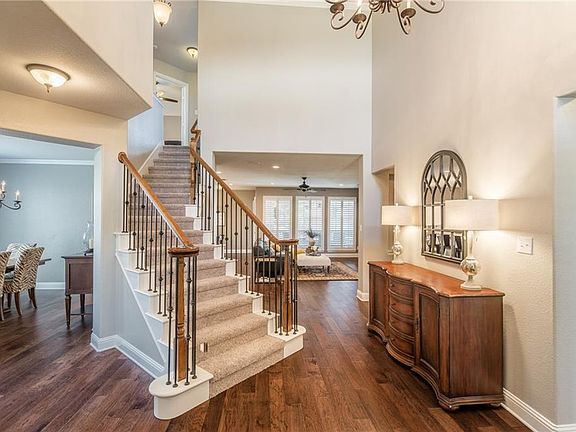 3rd image of 820 Oxford Ct