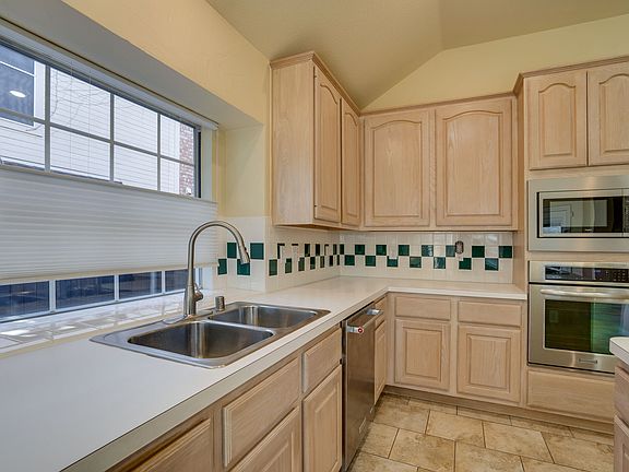 4th image of 2724 Lakehollow Ln
