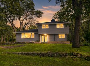 1401 Oakleaf Dr, Saint Anne, IL 60964