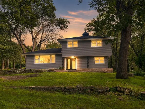 1401 Oakleaf Dr, Saint Anne, IL 60964