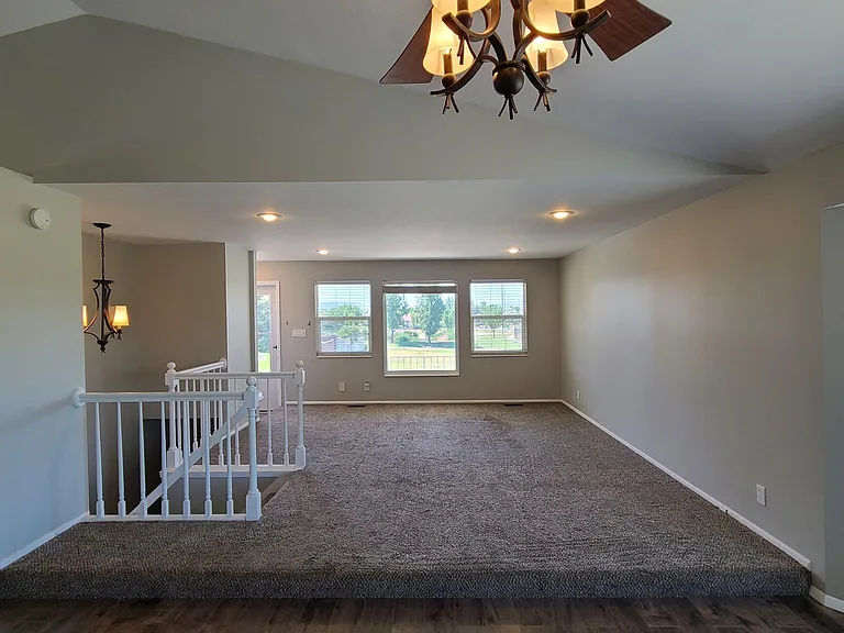 940 W Red Oaks Dr — Photo 13