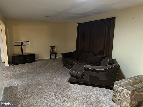 3rd image of 246 Kenmar Dr