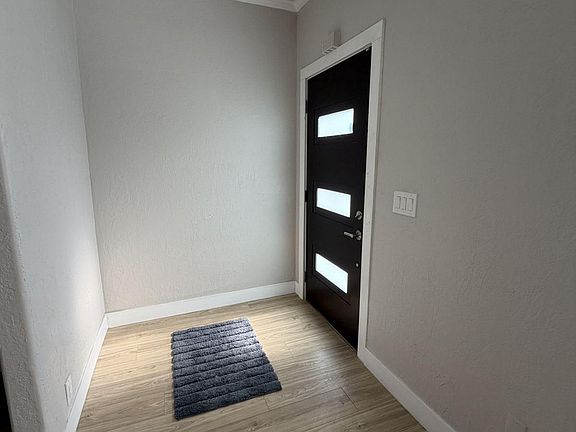 4th image of 419 Juniper St
