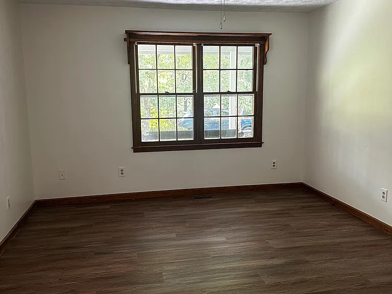 14 Country Ln — Photo 3