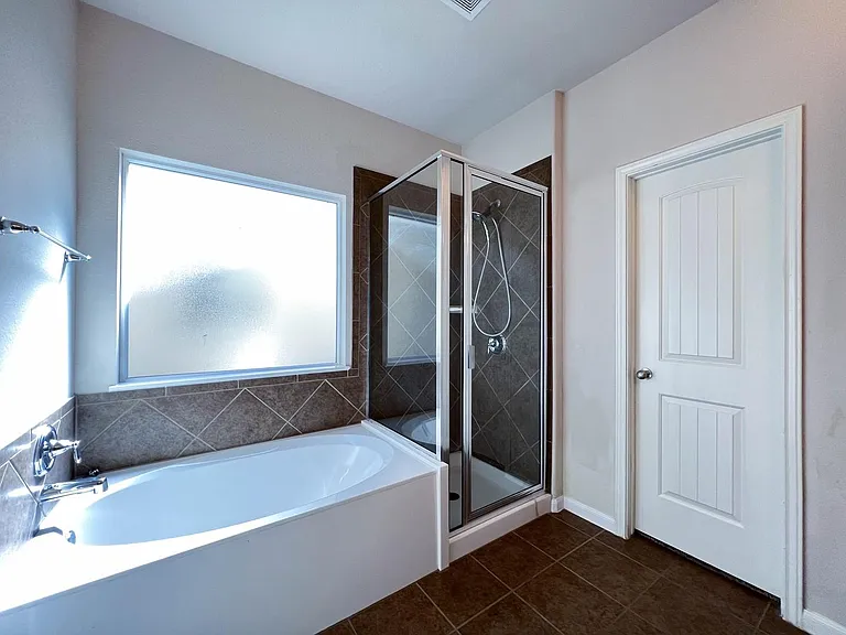 921 Heritage Springs Trl — Photo 17