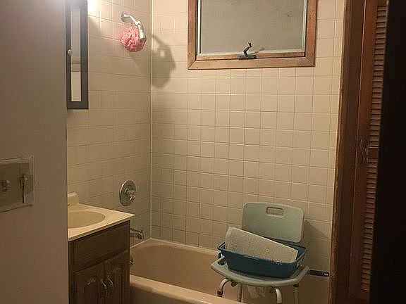 4th image of 27 Ullman St