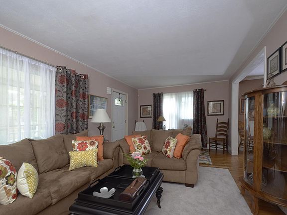3rd image of 645 Campbell Ave