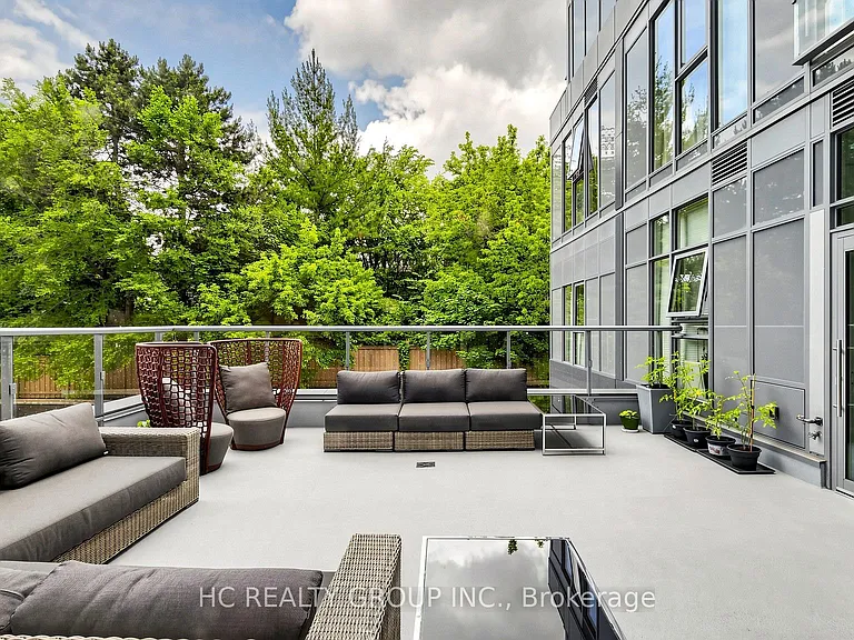 6 Parkwood Ave #701 — Photo 26