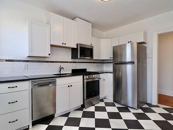 Kitchen 2/3