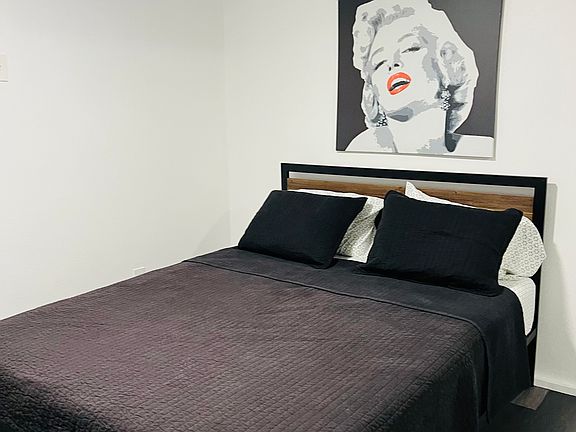 Queensized bed, sleeps 2 comfortably