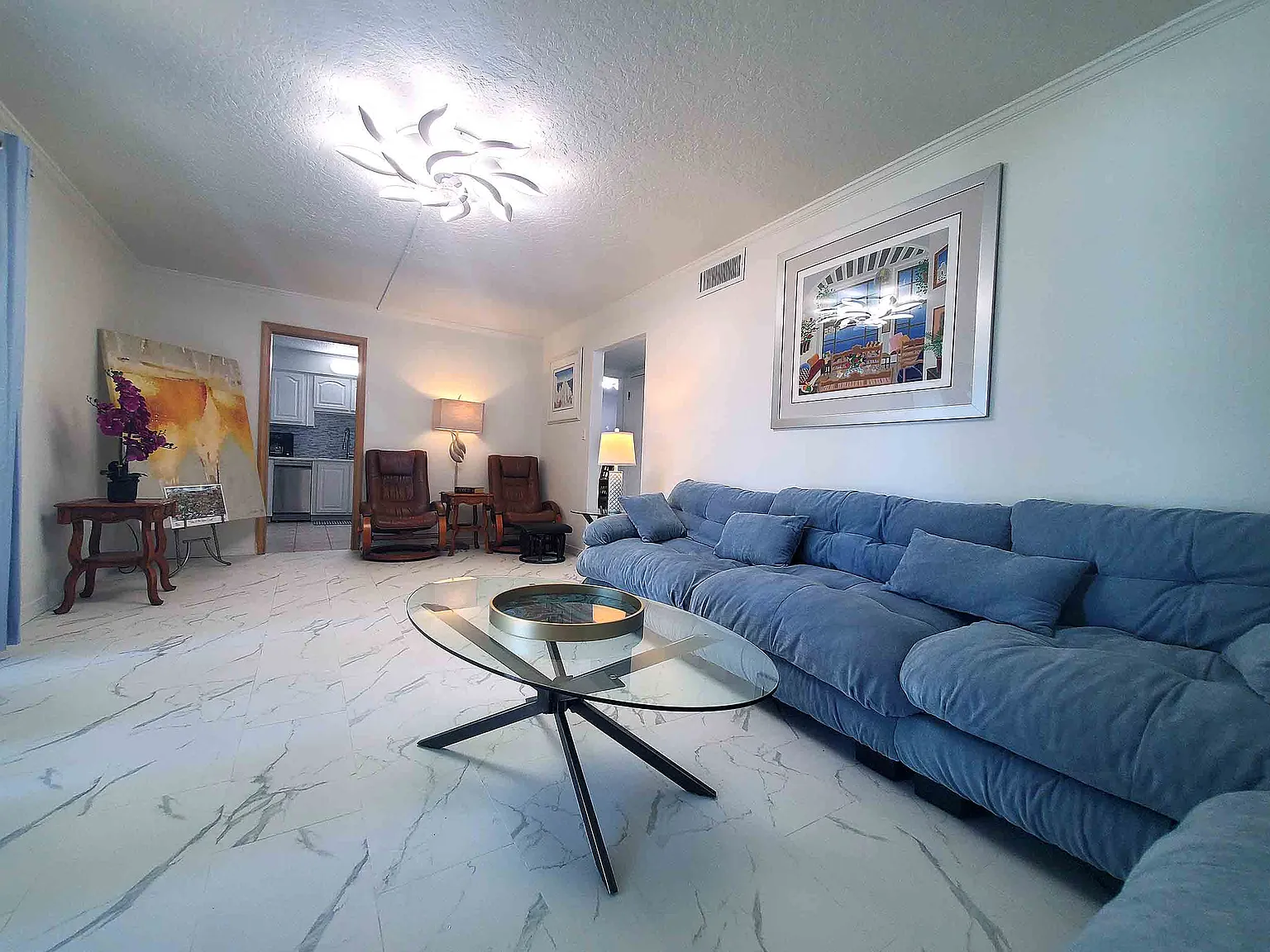 4 bed, 2.5 bath, 1747 sqft, $3,995 — Photo 2