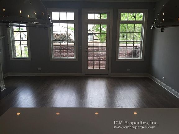 4th image of 1241 W Oakdale Ave #2S