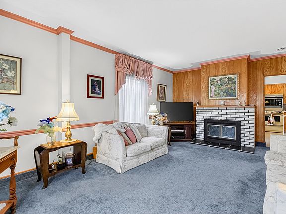 5th image of 2284 E 45th Ave