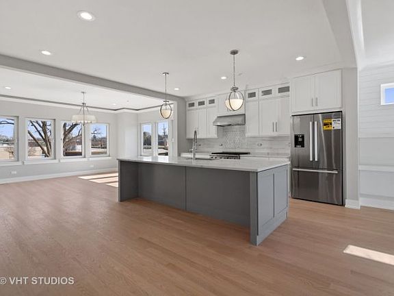 3rd image of 528 Rogers St