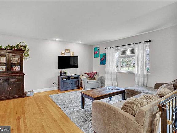 5th image of 1829 Squire Ct