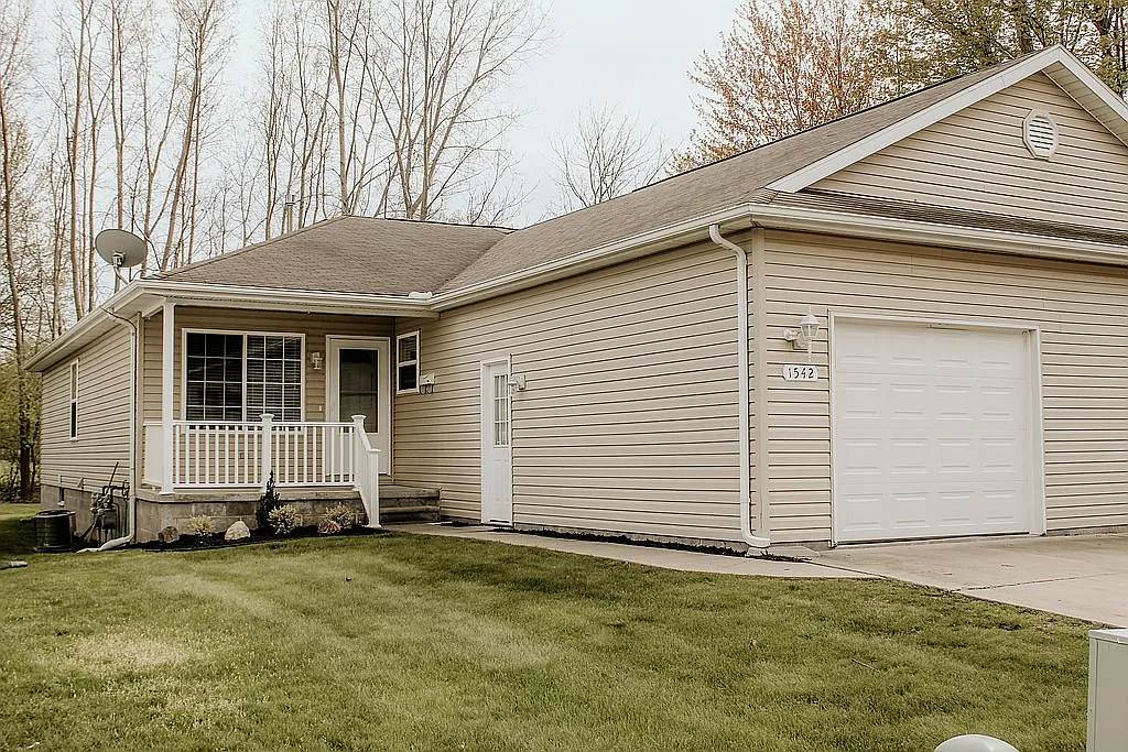 1542 Jones Pl photo 1