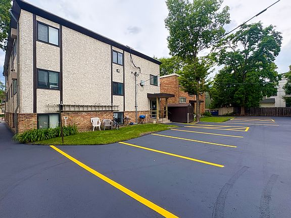 2nd image of 515 4th St SE APT 301
