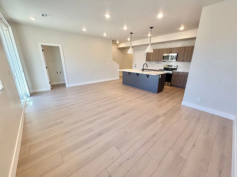3934 E Fossil Way — Photo 8
