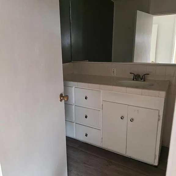229 SW J St — Photo 9