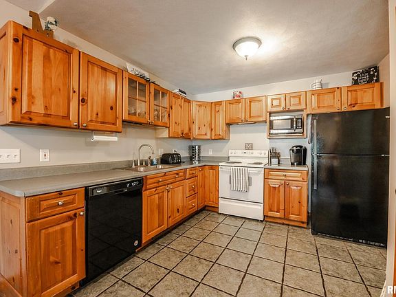 4th image of 913 Birchwood Dr