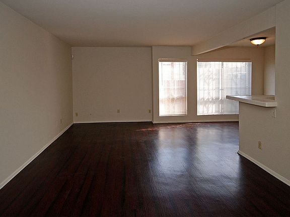 4th image of 3828 N 32nd St Unit 127