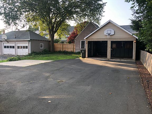 Parking/Garage for 6+ Cars