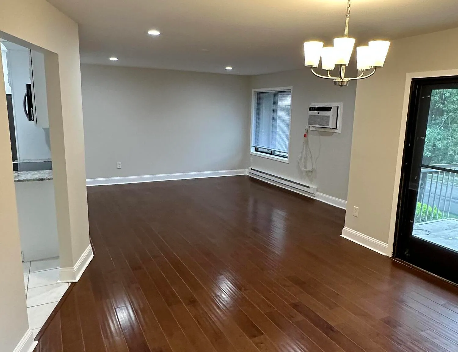 2 bed, 1130 sqft, $2,200 — Photo 4