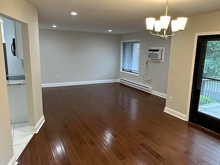 35 Amberly Dr #J — Photo 3