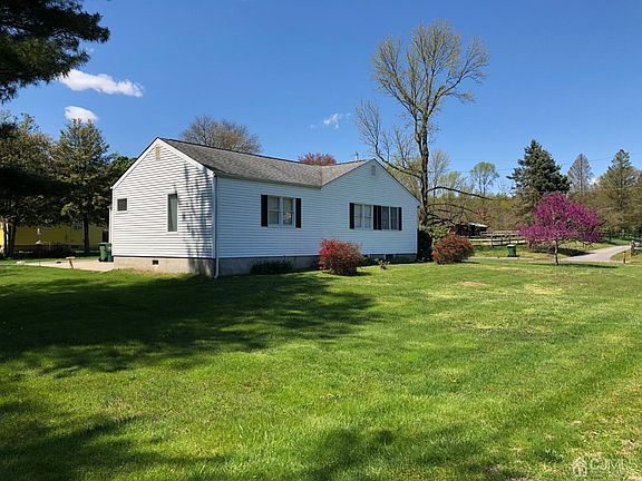 3rd image of 59 Lake Dr