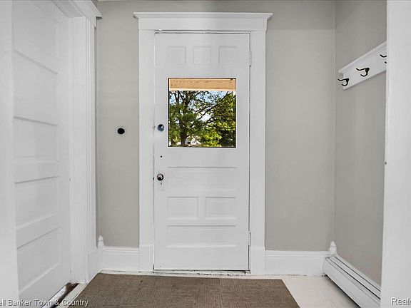 3rd image of 319 Hickory St