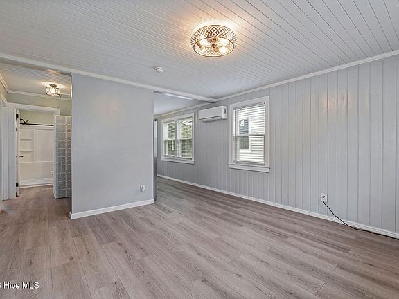4th image of 208 Clay Street