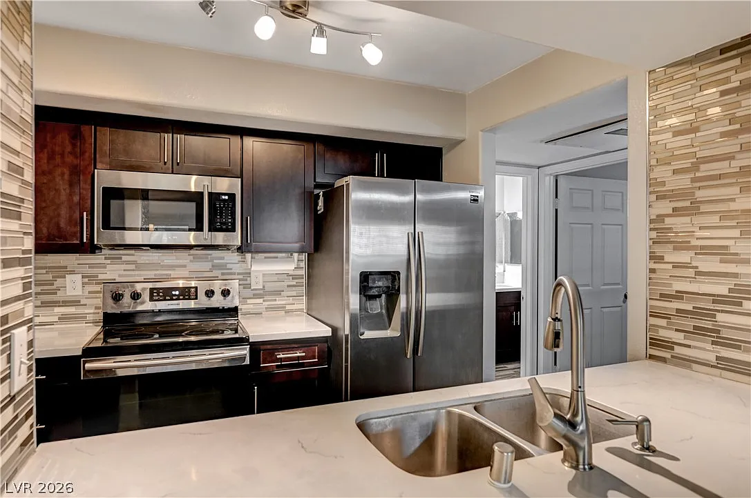 2 bed, 2.0 bath, 1089 sqft, $1,745 — Photo 1