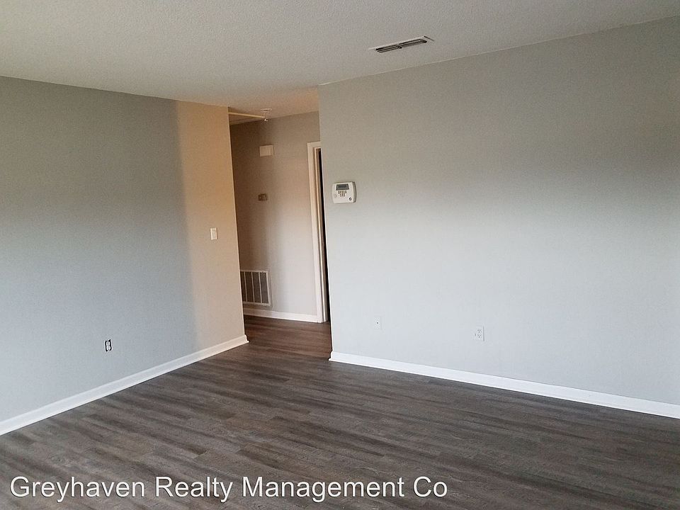 2nd image of 902 Peppermill Rd APT B