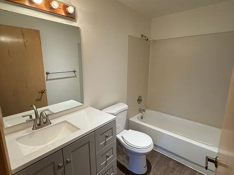 1409 Bradley Lane — Photo 12