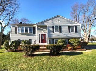 17 Sheridan Rd, Lebanon, NJ 08833